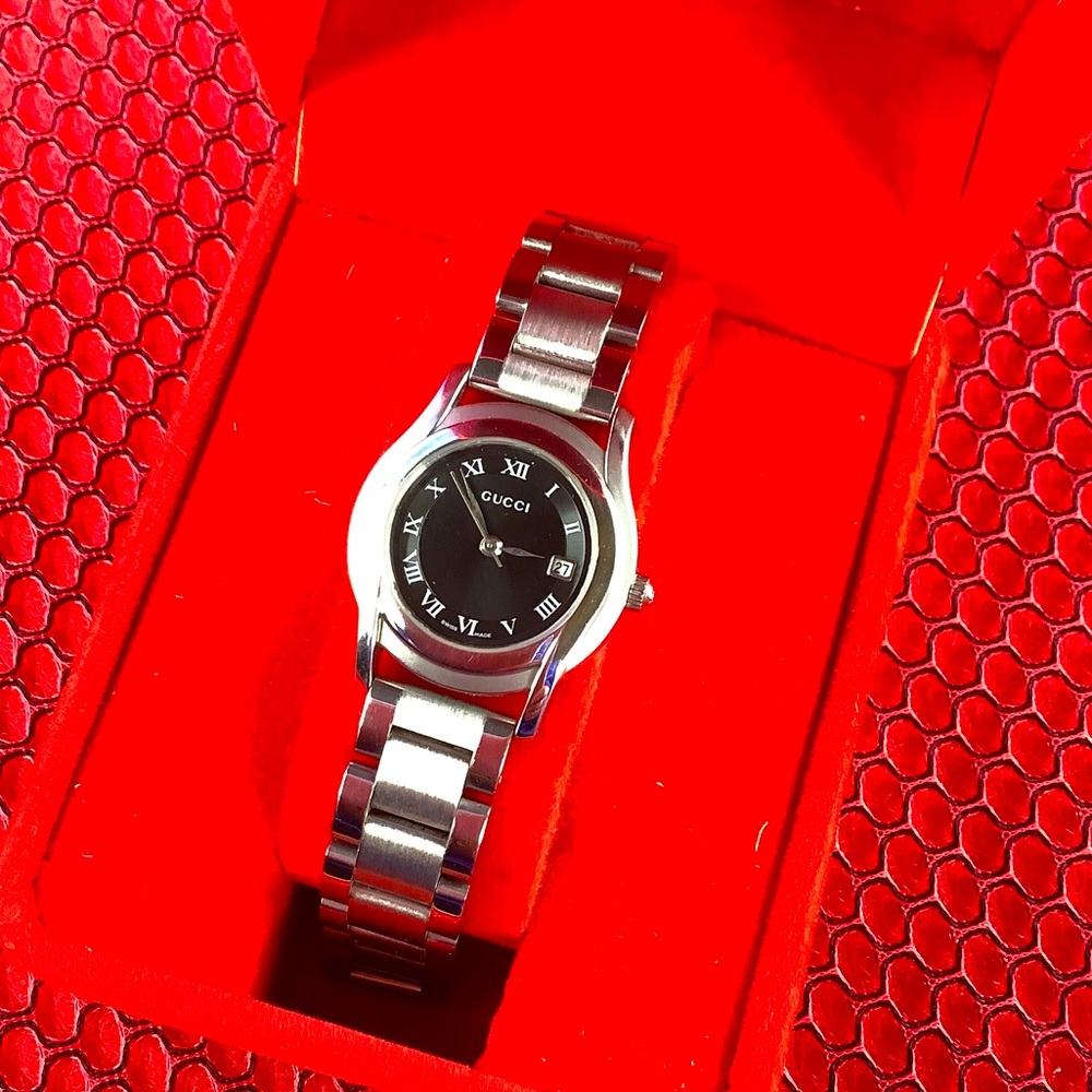 NICE CLASSIC AUTHENTIC GUCCI WATCH🔥🔥